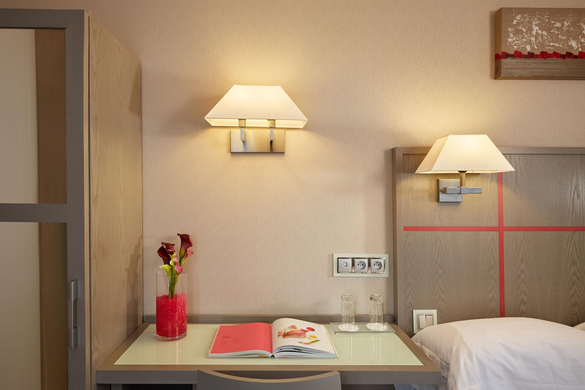 Alize Grenelle Tour Eiffel Hotel Paris Bagian luar foto